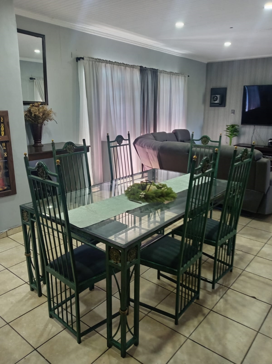 3 Bedroom Property for Sale in Flora Gardens Gauteng