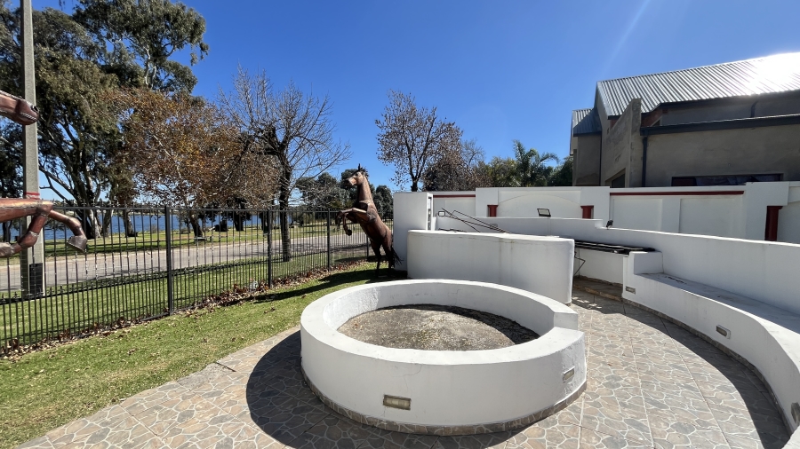 6 Bedroom Property for Sale in Farrarmere Gauteng