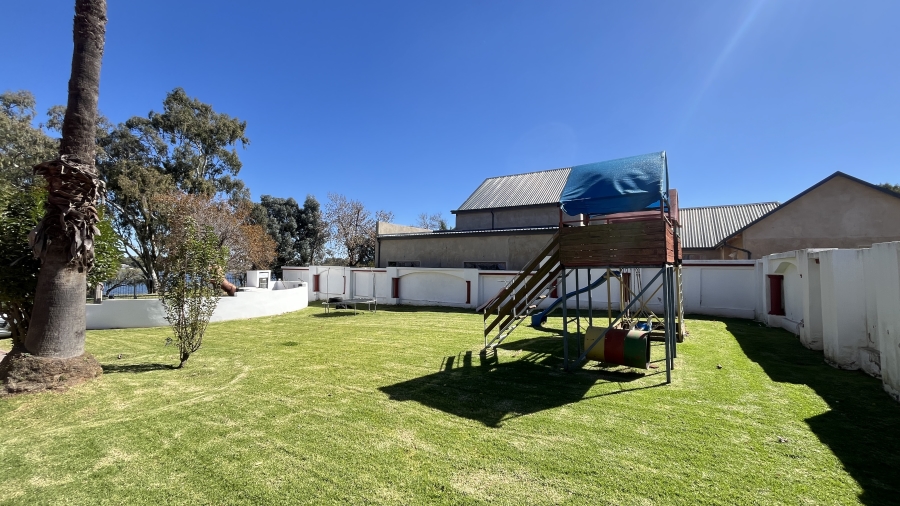 6 Bedroom Property for Sale in Farrarmere Gauteng