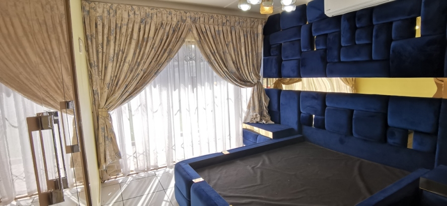 6 Bedroom Property for Sale in Farrarmere Gauteng