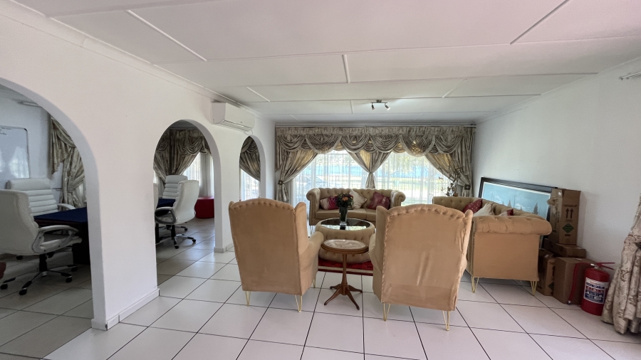 6 Bedroom Property for Sale in Farrarmere Gauteng