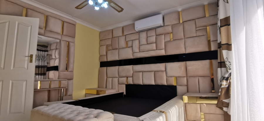 6 Bedroom Property for Sale in Farrarmere Gauteng