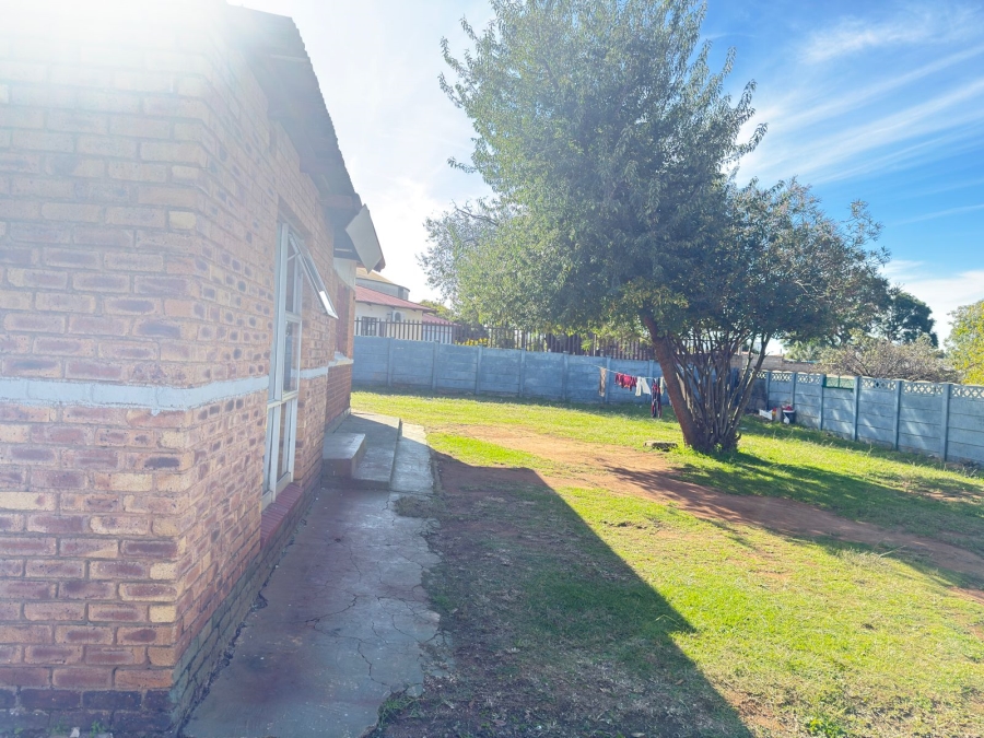 2 Bedroom Property for Sale in Chloorkop Gauteng