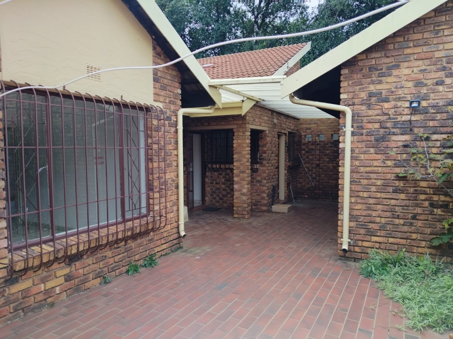3 Bedroom Property for Sale in Birchleigh North Gauteng