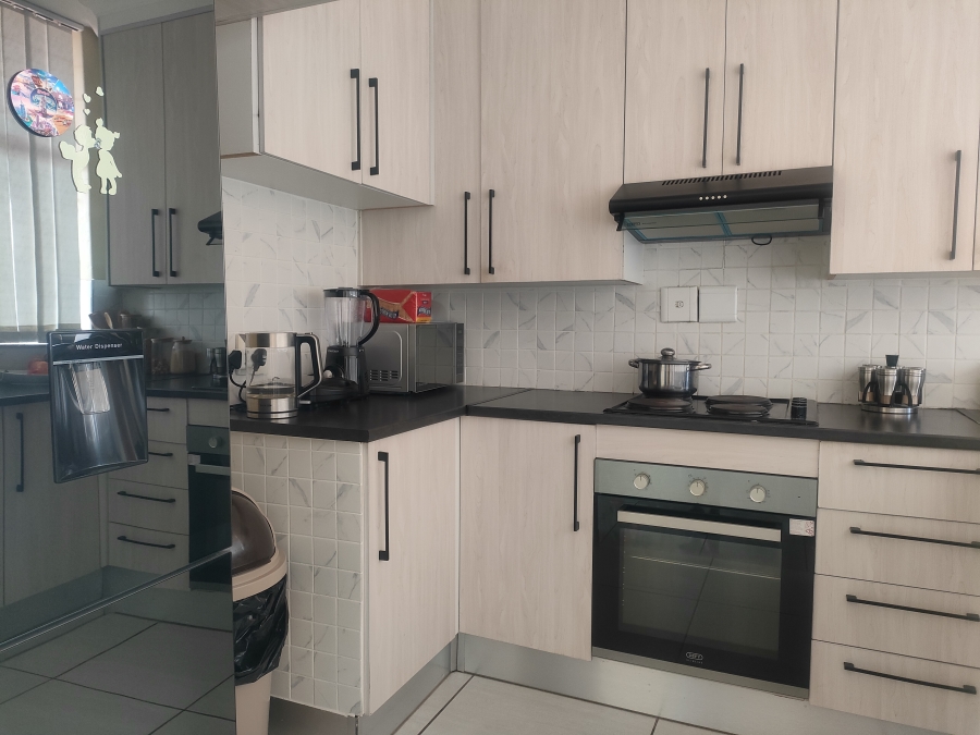 2 Bedroom Property for Sale in La Montagne Gauteng