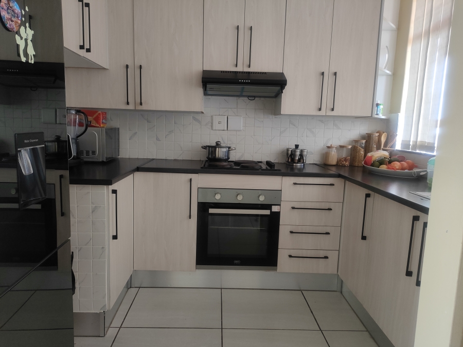 2 Bedroom Property for Sale in La Montagne Gauteng