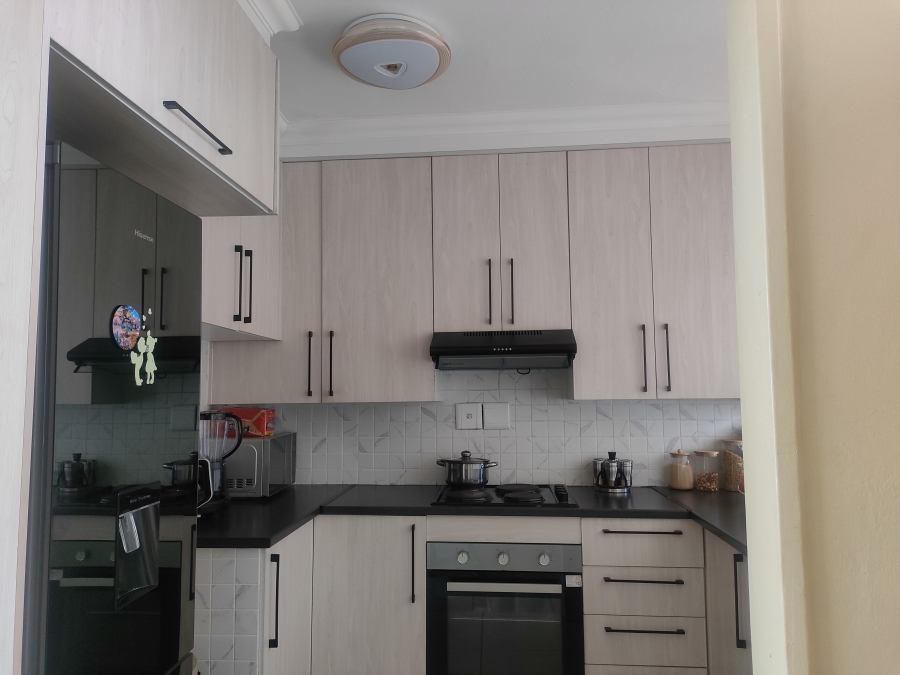 2 Bedroom Property for Sale in La Montagne Gauteng