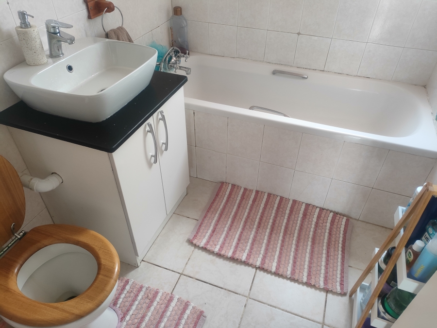 2 Bedroom Property for Sale in La Montagne Gauteng