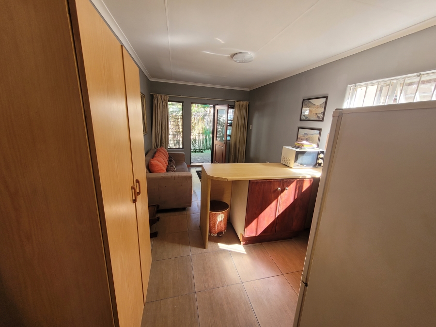 To Let 1 Bedroom Property for Rent in Blairgowrie Gauteng