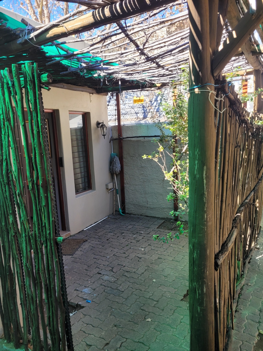 To Let 1 Bedroom Property for Rent in Blairgowrie Gauteng