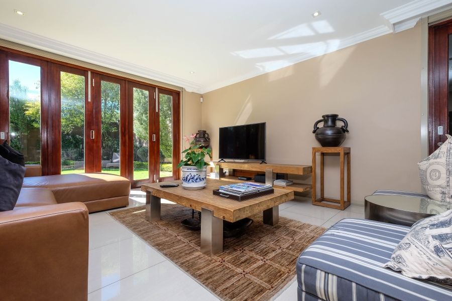 4 Bedroom Property for Sale in Hurlingham Gauteng