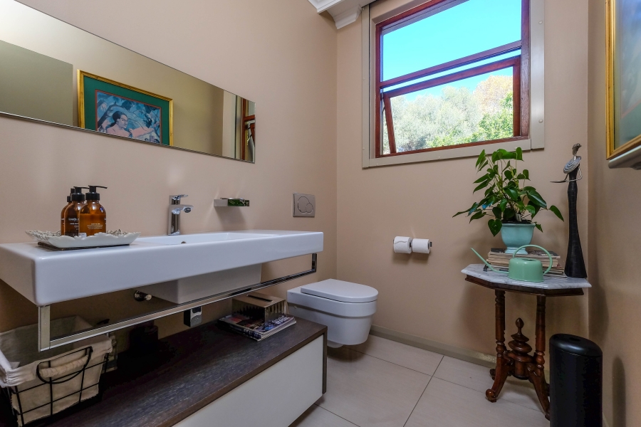 4 Bedroom Property for Sale in Hurlingham Gauteng