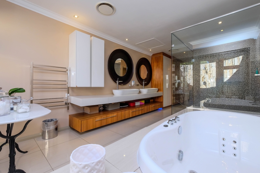 4 Bedroom Property for Sale in Hurlingham Gauteng