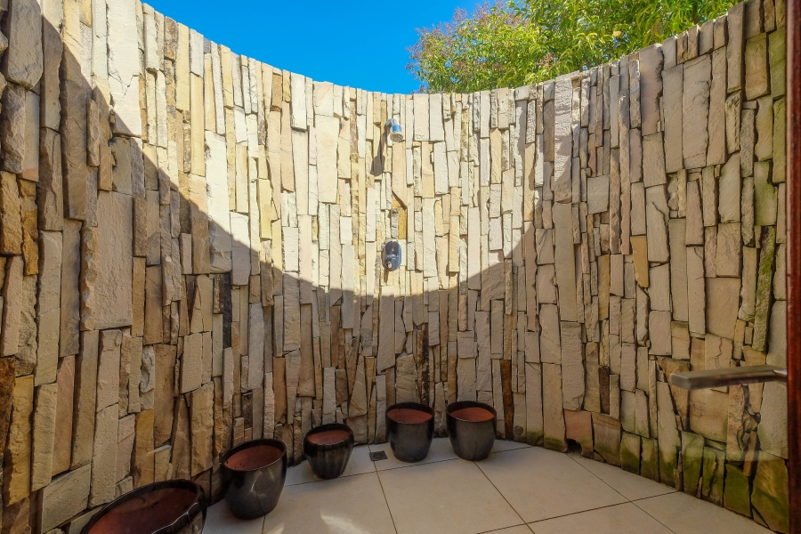 4 Bedroom Property for Sale in Hurlingham Gauteng