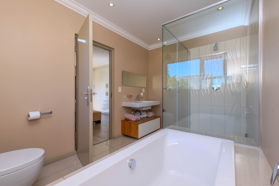 4 Bedroom Property for Sale in Hurlingham Gauteng
