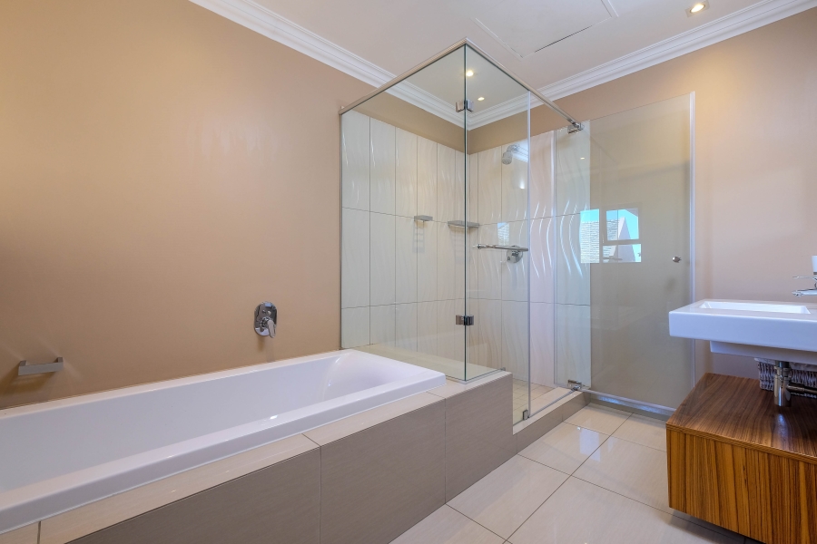 4 Bedroom Property for Sale in Hurlingham Gauteng