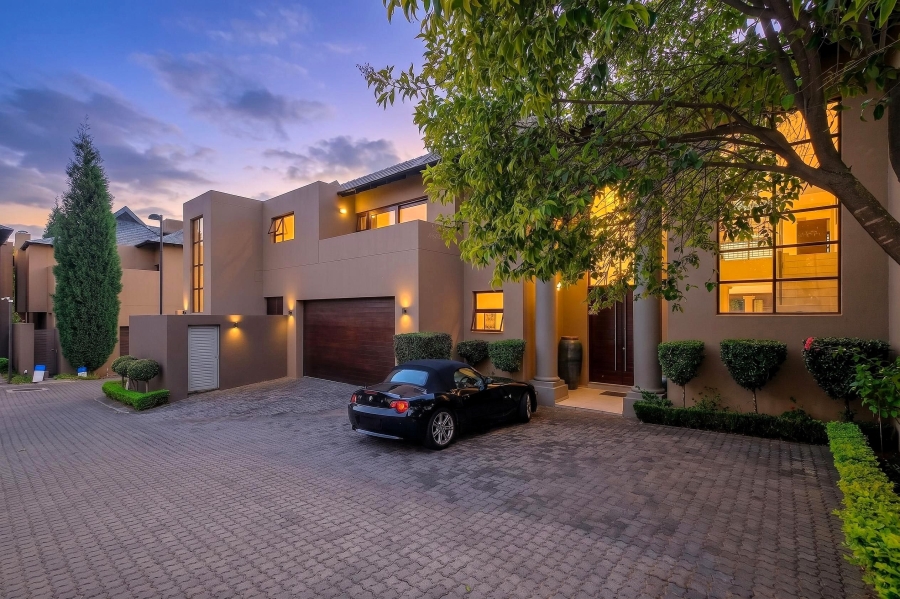 4 Bedroom Property for Sale in Hurlingham Gauteng