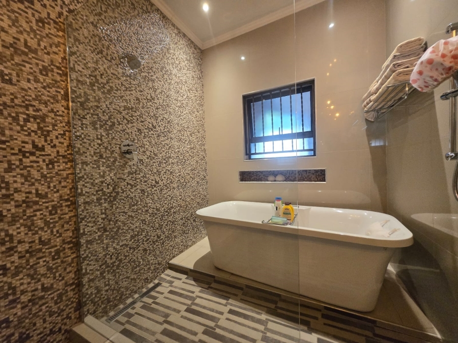 3 Bedroom Property for Sale in Cyrildene Gauteng
