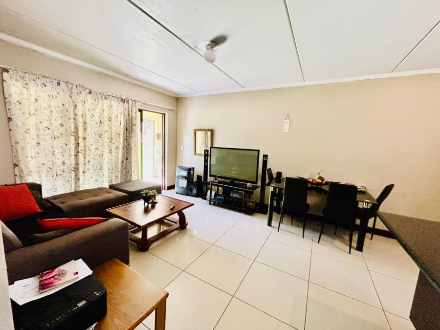 2 Bedroom Property for Sale in Erand Gardens Gauteng