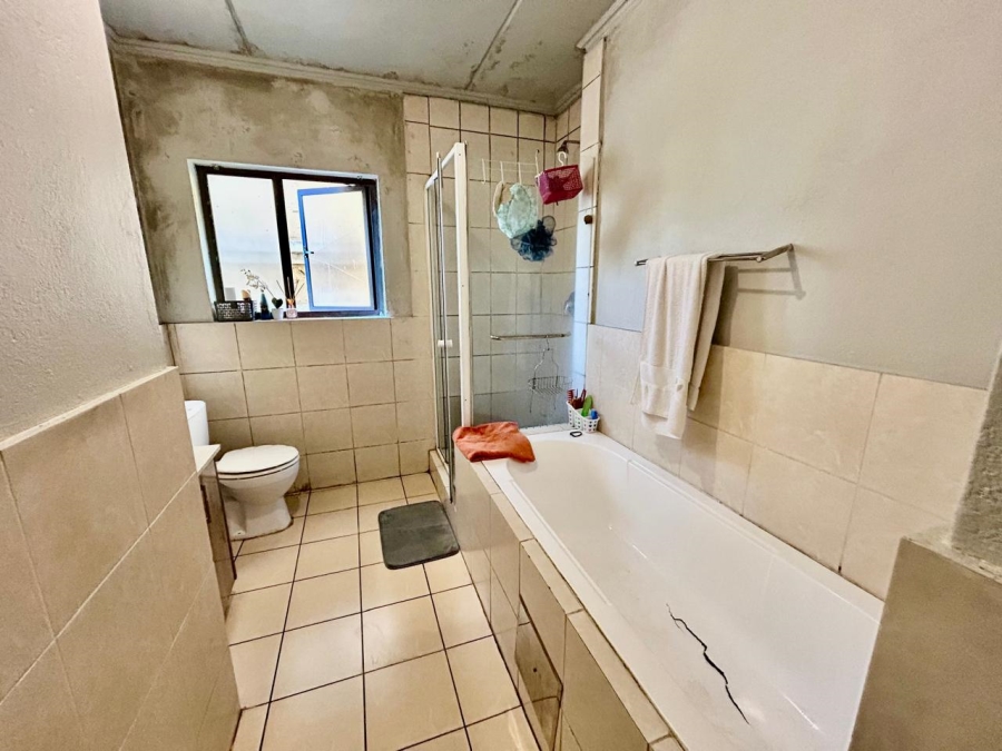 2 Bedroom Property for Sale in Erand Gardens Gauteng