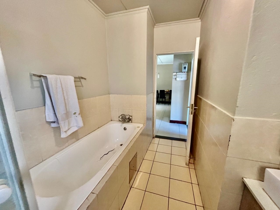 2 Bedroom Property for Sale in Erand Gardens Gauteng