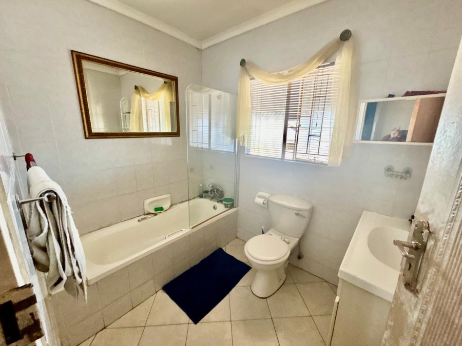 4 Bedroom Property for Sale in Halfway Gardens Gauteng