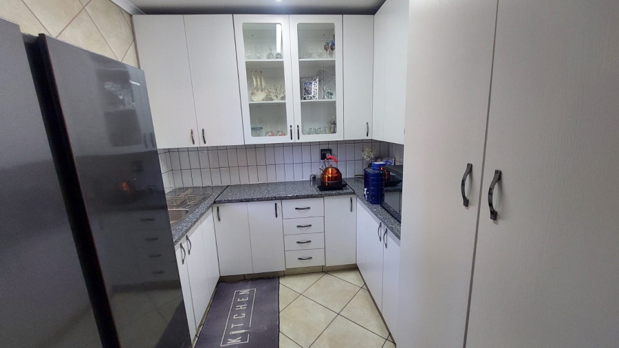 2 Bedroom Property for Sale in Robinpark Gauteng