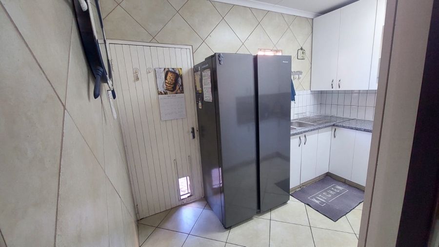 2 Bedroom Property for Sale in Robinpark Gauteng