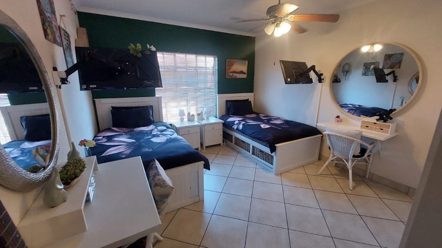2 Bedroom Property for Sale in Robinpark Gauteng