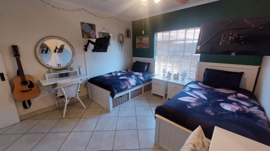 2 Bedroom Property for Sale in Robinpark Gauteng