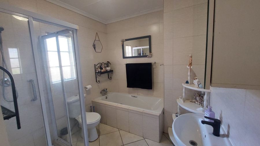 2 Bedroom Property for Sale in Robinpark Gauteng