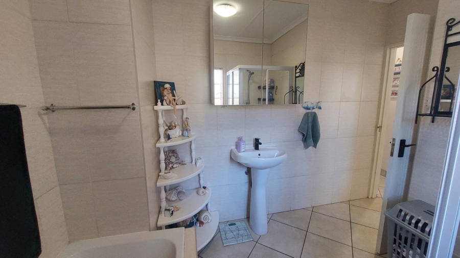 2 Bedroom Property for Sale in Robinpark Gauteng