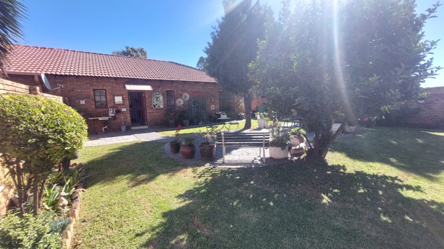 2 Bedroom Property for Sale in Robinpark Gauteng