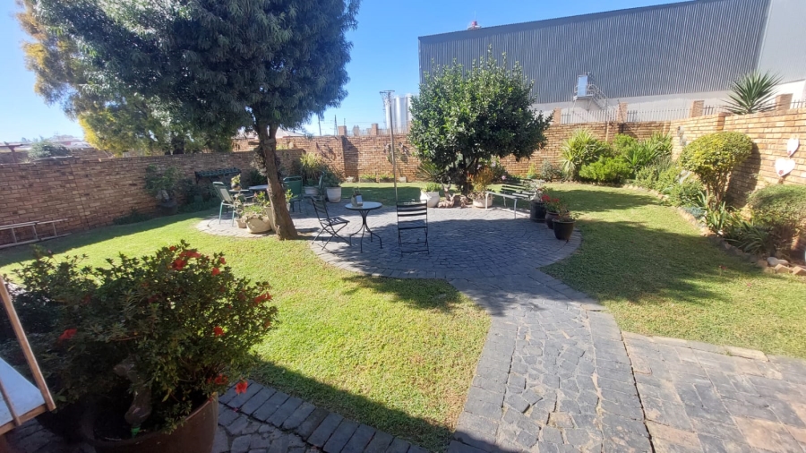 2 Bedroom Property for Sale in Robinpark Gauteng