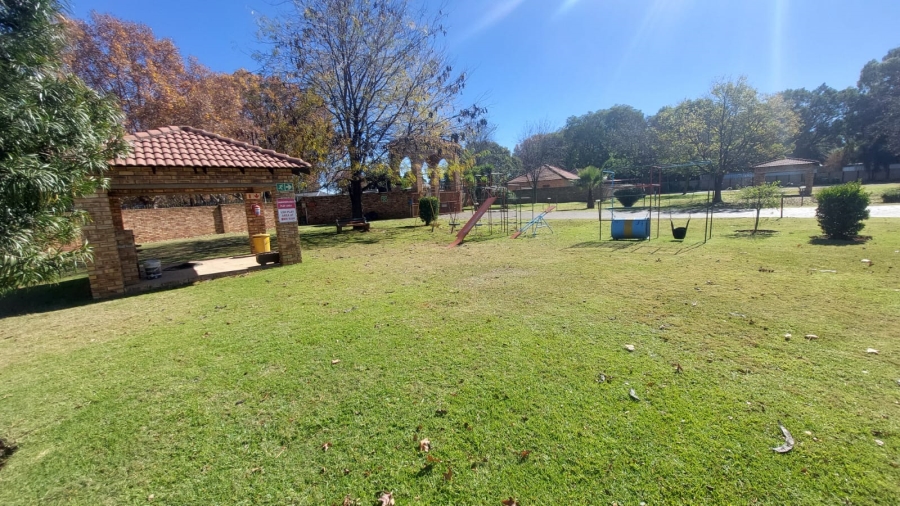 2 Bedroom Property for Sale in Robinpark Gauteng