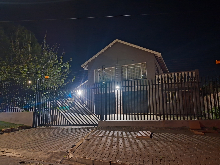 4 Bedroom Property for Sale in Discovery Gauteng