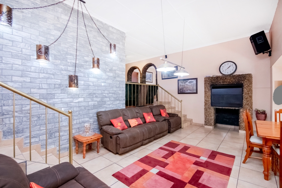 4 Bedroom Property for Sale in Discovery Gauteng