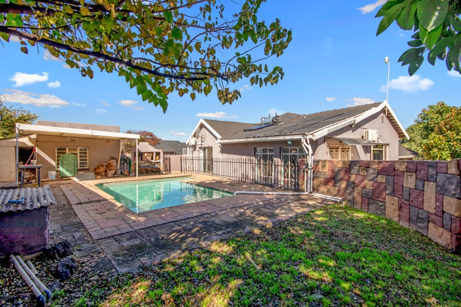 4 Bedroom Property for Sale in Discovery Gauteng