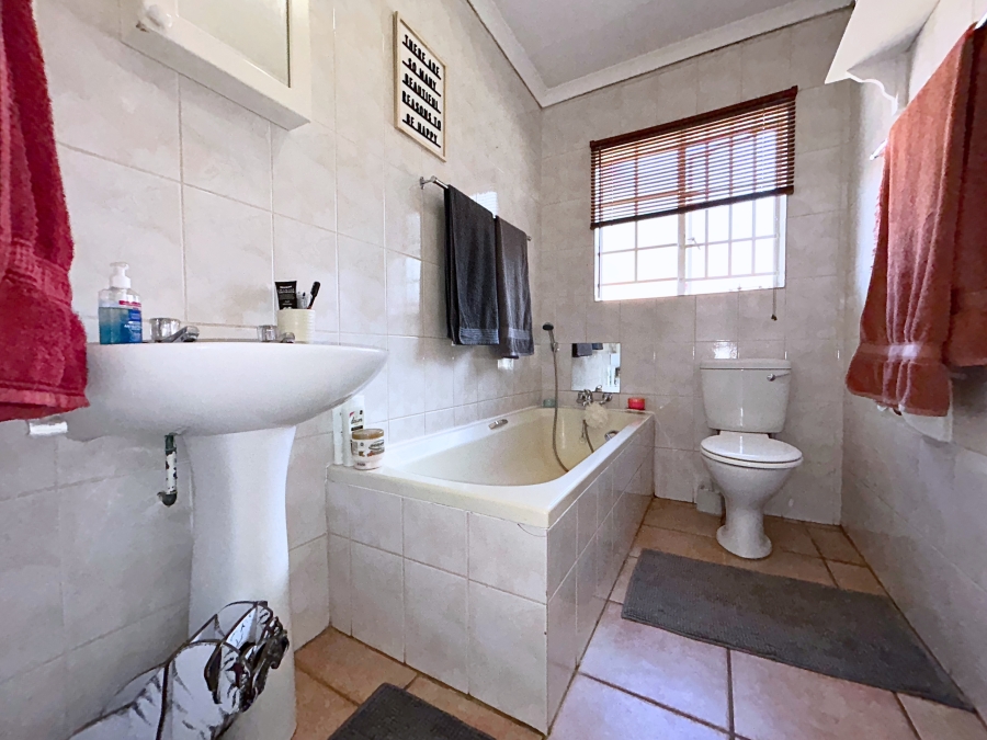 3 Bedroom Property for Sale in Hennopspark Gauteng