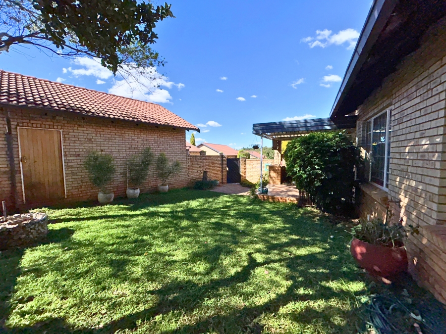3 Bedroom Property for Sale in Hennopspark Gauteng