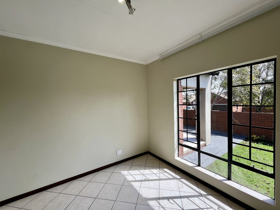 4 Bedroom Property for Sale in Mooikloof Ridge Gauteng
