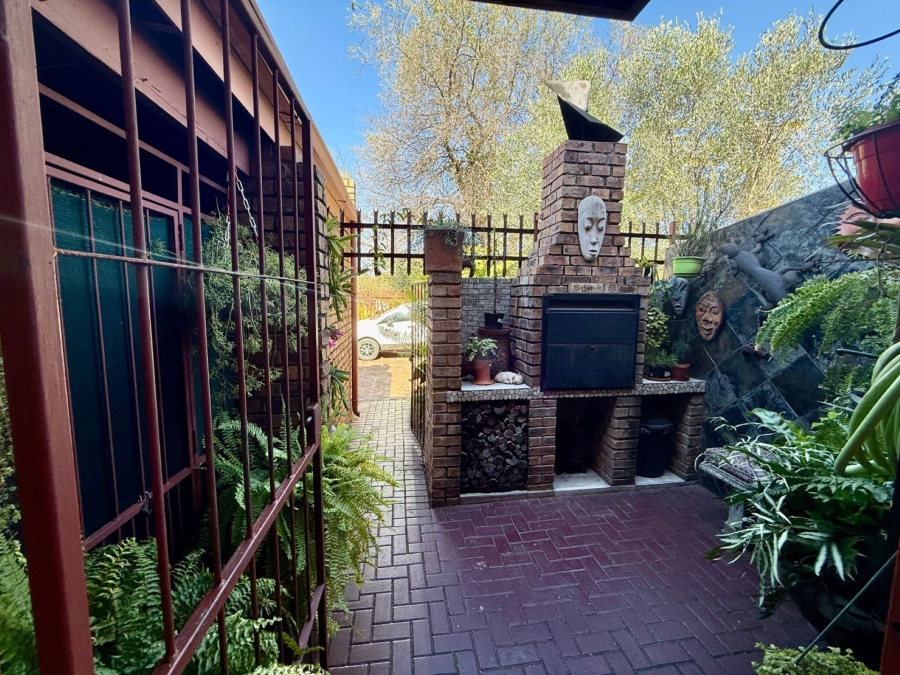 2 Bedroom Property for Sale in Dorandia Gauteng