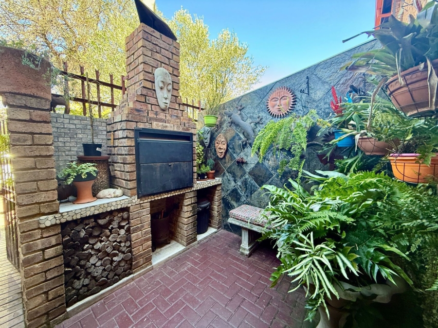 2 Bedroom Property for Sale in Dorandia Gauteng