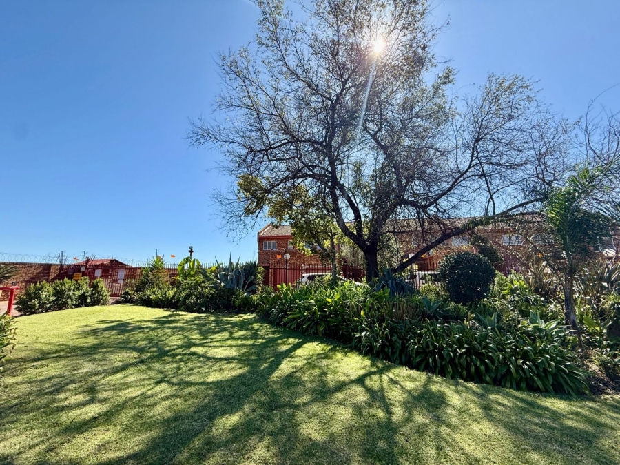 2 Bedroom Property for Sale in Dorandia Gauteng