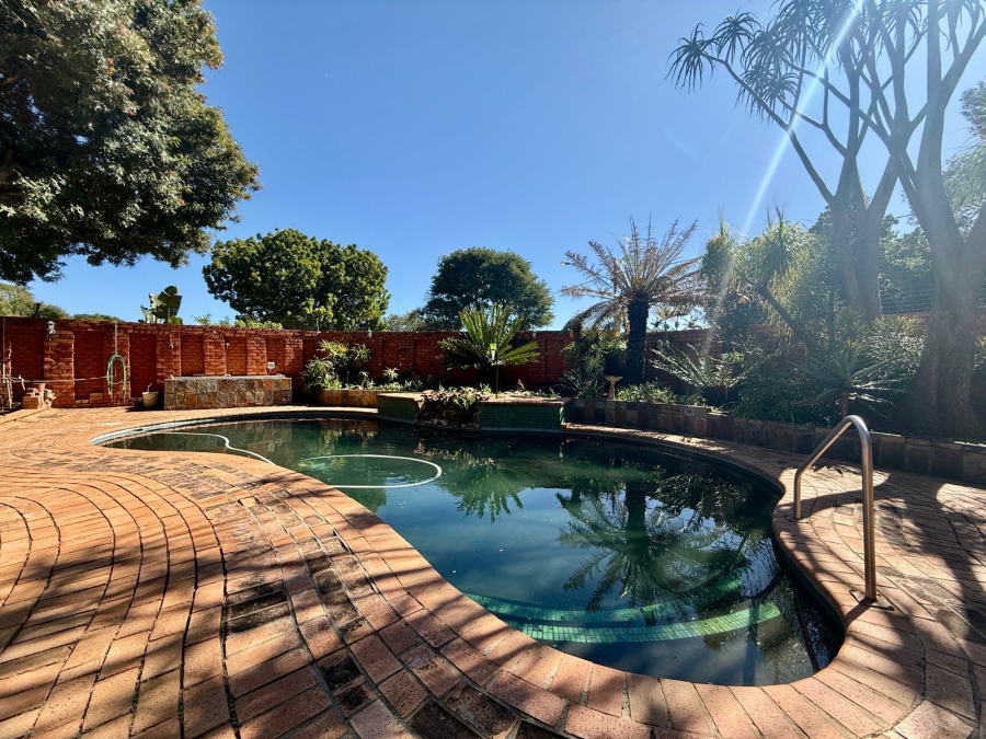 4 Bedroom Property for Sale in Tileba Gauteng