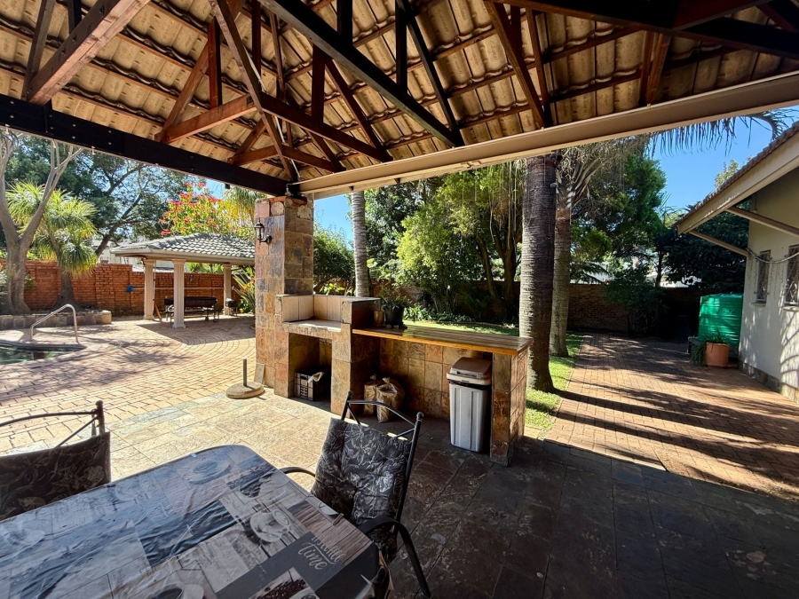 4 Bedroom Property for Sale in Tileba Gauteng