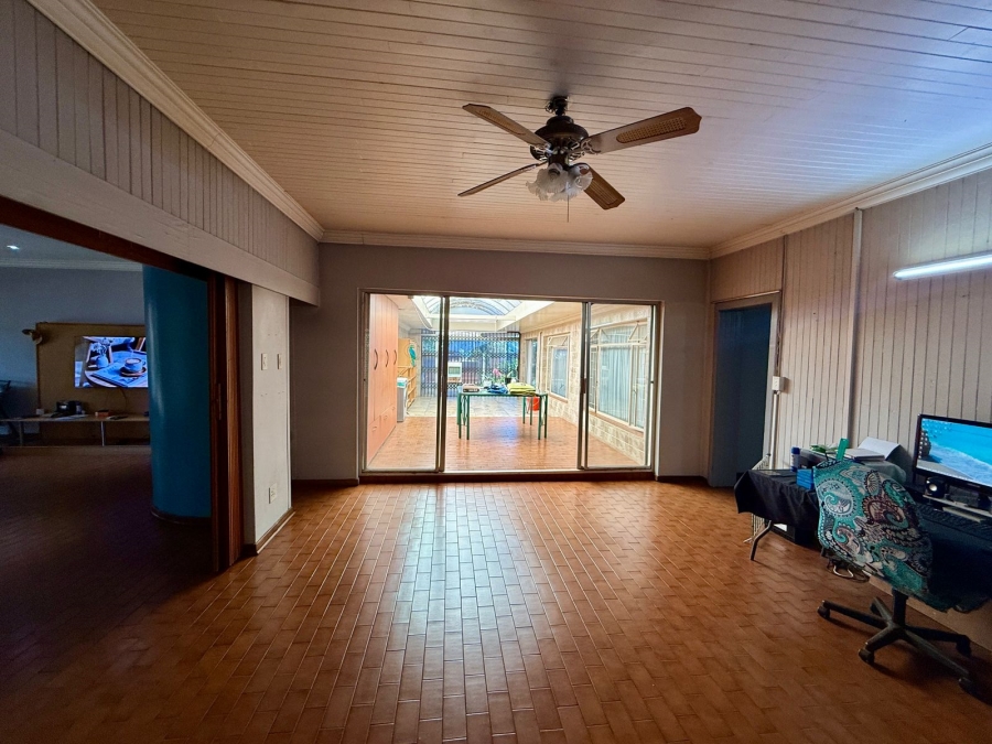 4 Bedroom Property for Sale in Tileba Gauteng