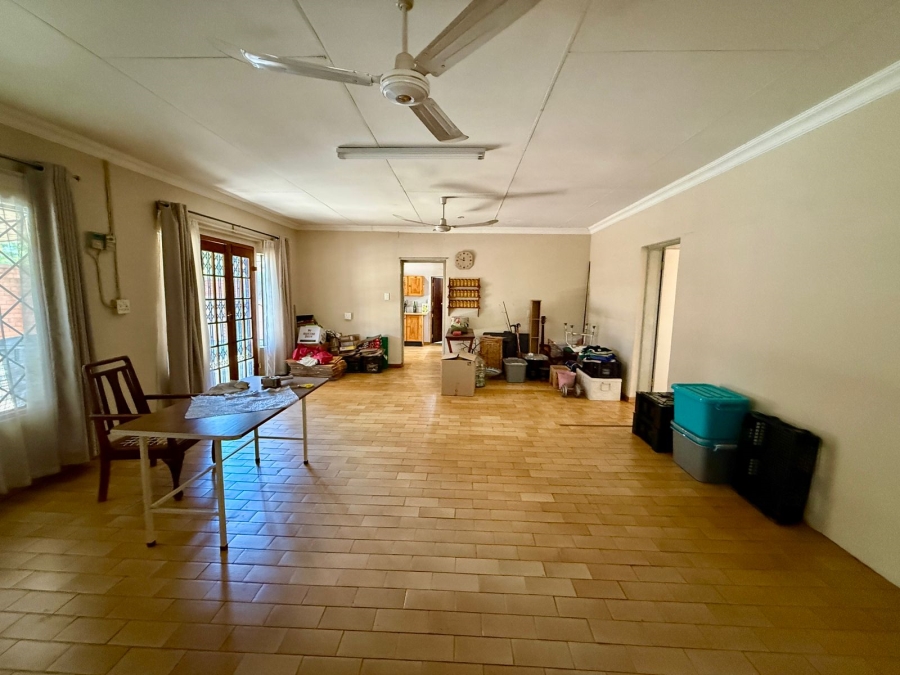 4 Bedroom Property for Sale in Tileba Gauteng