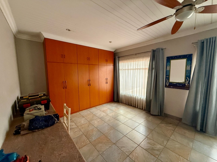 4 Bedroom Property for Sale in Tileba Gauteng