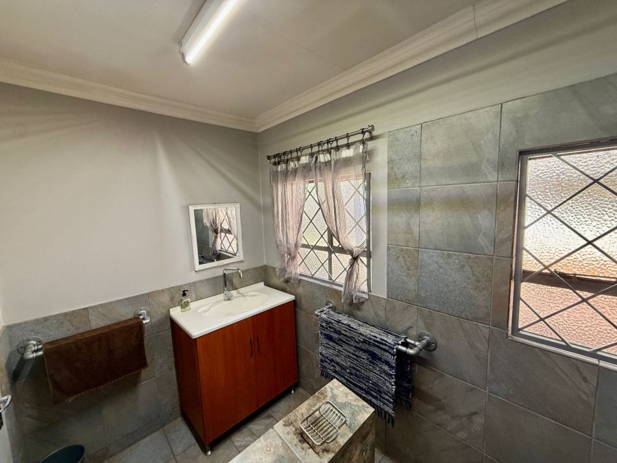 4 Bedroom Property for Sale in Tileba Gauteng